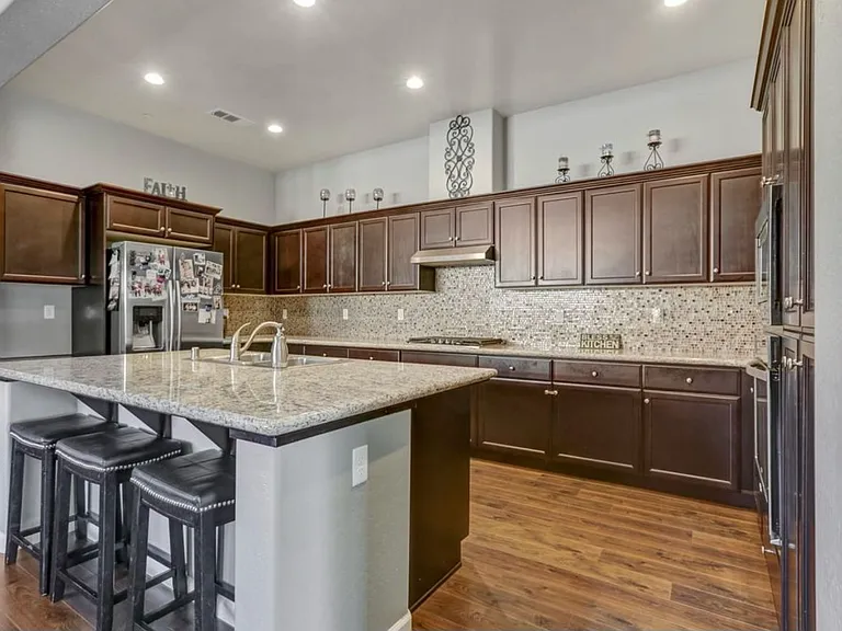 2525 W Connelly Ave — Photo 8