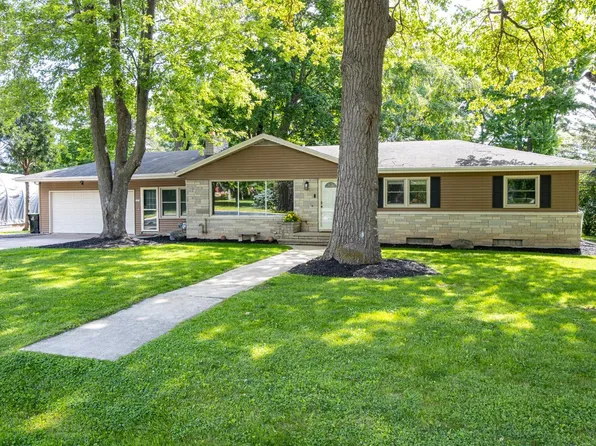 2674 Woodcrest Dr, Neenah, WI 54956