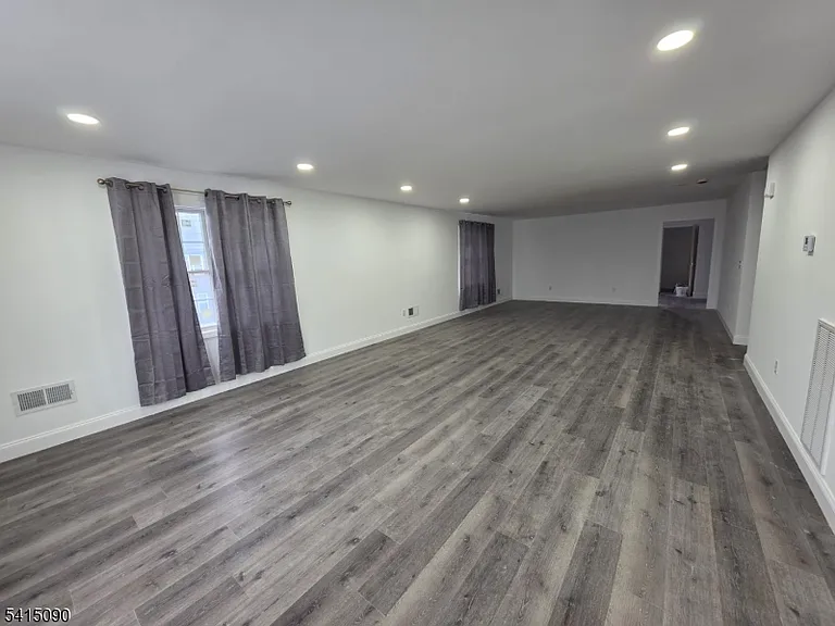260 Trenton Ave — Photo 18