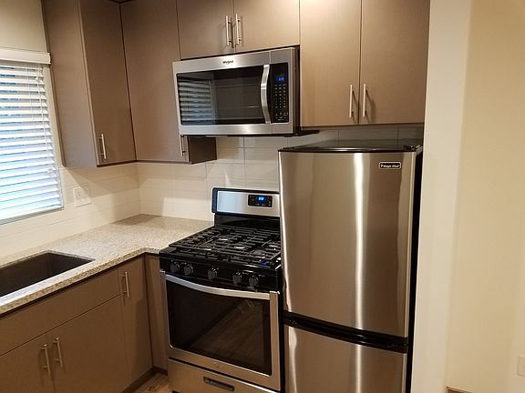 5th image of 10333 Santa Monica Blvd APT 2