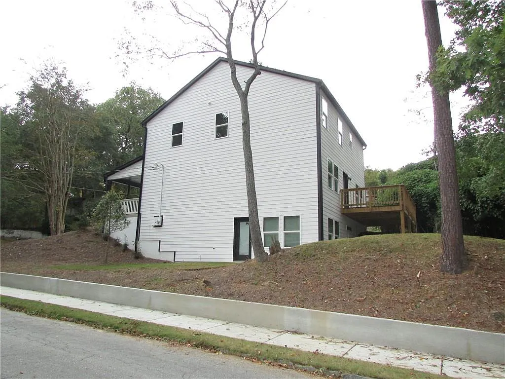 4 bed, 2.5 bath, 1887 sqft, $3,000 — Photo 3