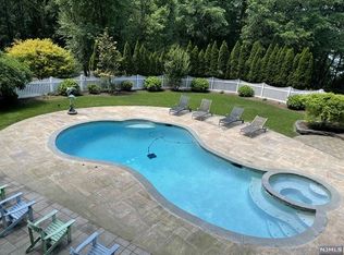 2 Little Mountain Rd, Old Tappan, NJ 07675