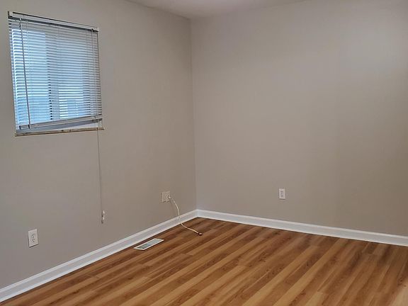 3rd image of 26584 Palmer Blvd
