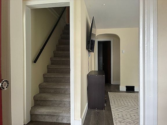 3rd image of 1412 Watkins Ave