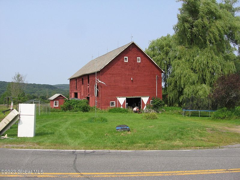 2nd image of 1009 Eaton Corners Road