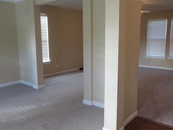 4th image of 2207 Tuliptree Cir