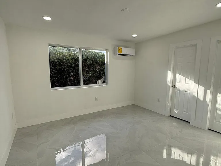 4400 SW 36th St — Photo 11