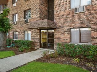 3617 Central Ave E #201, Glenview, IL 60025