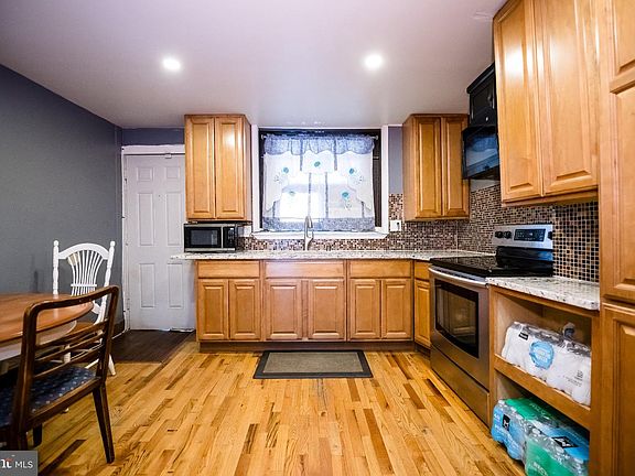 4th image of 3702 E Lombard St