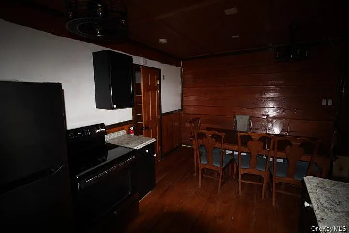 325 N Main St — Photo 10