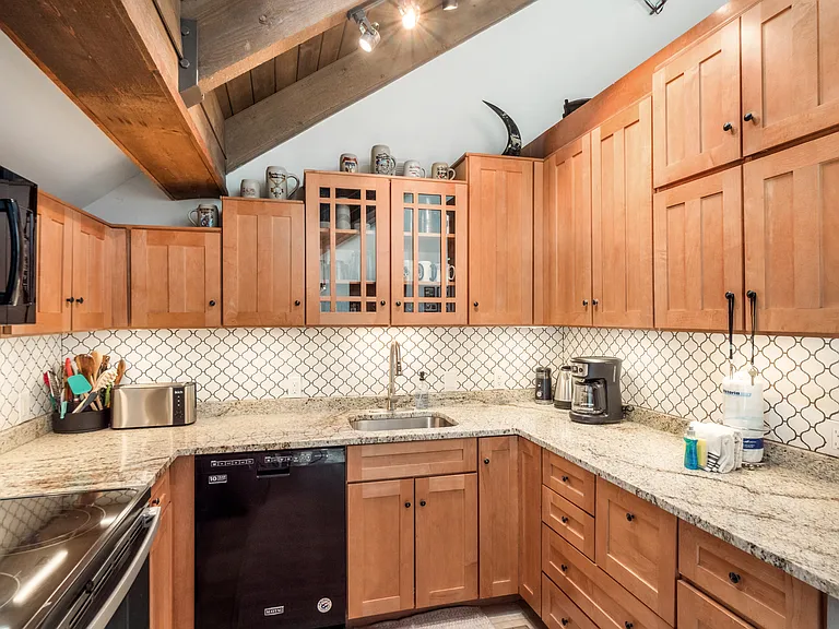 1446 Broken Lance Dr — Photo 10