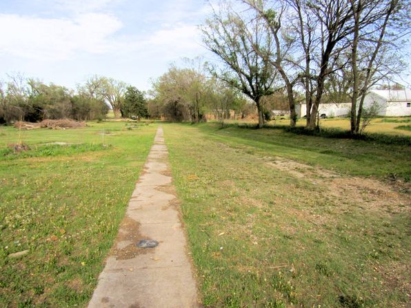 121 N 1st St, Lincoln, KS 67455