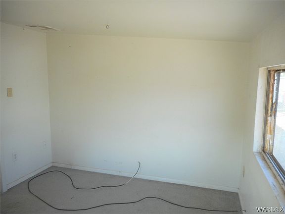 5th image of 385 Long Avenue