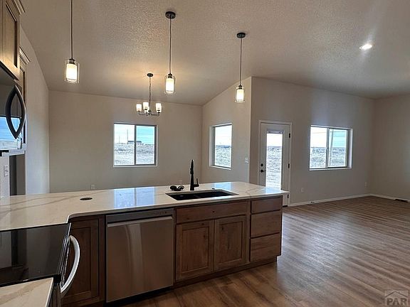 4th image of 927 E Moonbeam Dr