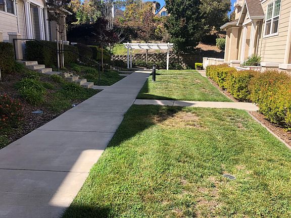2nd image of 1420 Summer Ln