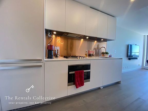 5th image of 1480 Howe St #2609