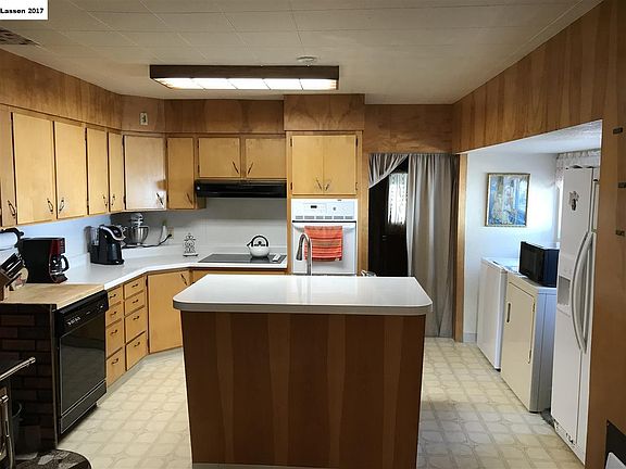 3rd image of 728 Plumas St