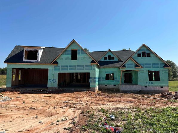 992 Bumblebee Ln, Wellford, SC 29385