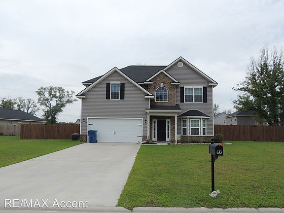 2nd image of 633 NE Mustang Ln