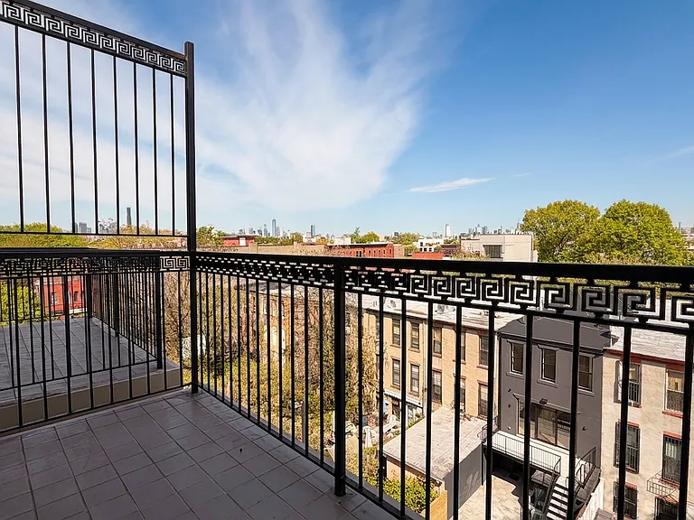 645 Gates Ave #4D — Photo 3