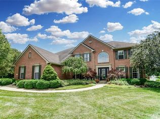1220 Peachcreek Rd, Dayton, OH 45458