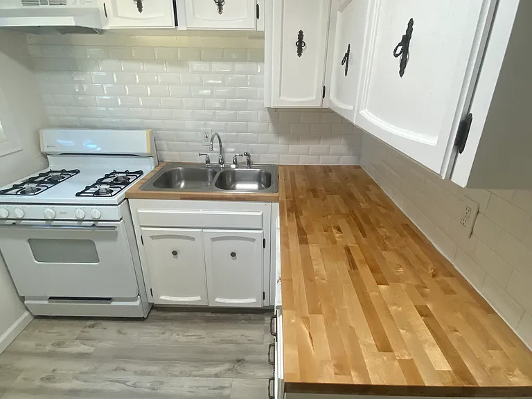 3475 SE 3rd St — Photo 3