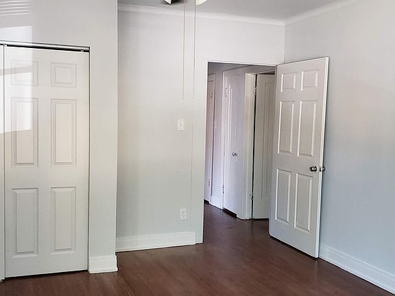 4th image of 6532 N Sacramento Ave APT 2S