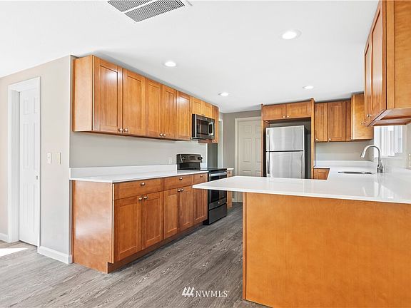 4th image of 20225 108th Ave SE