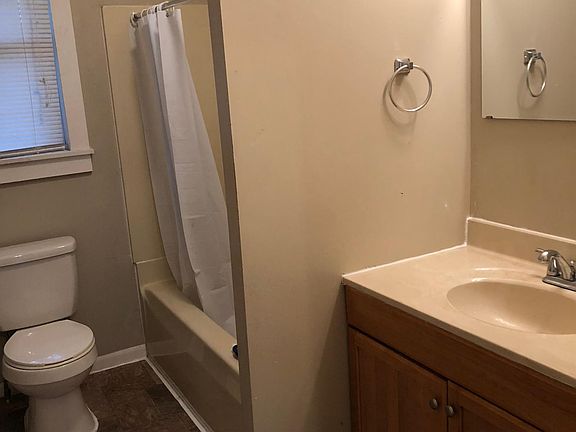 4th image of 1724 N Gale Ave