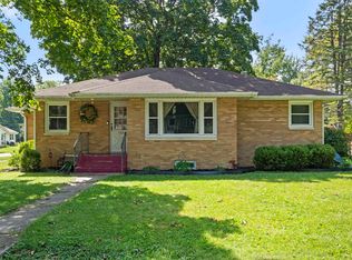 102 NW Jefferson St, Hopedale, IL 61747