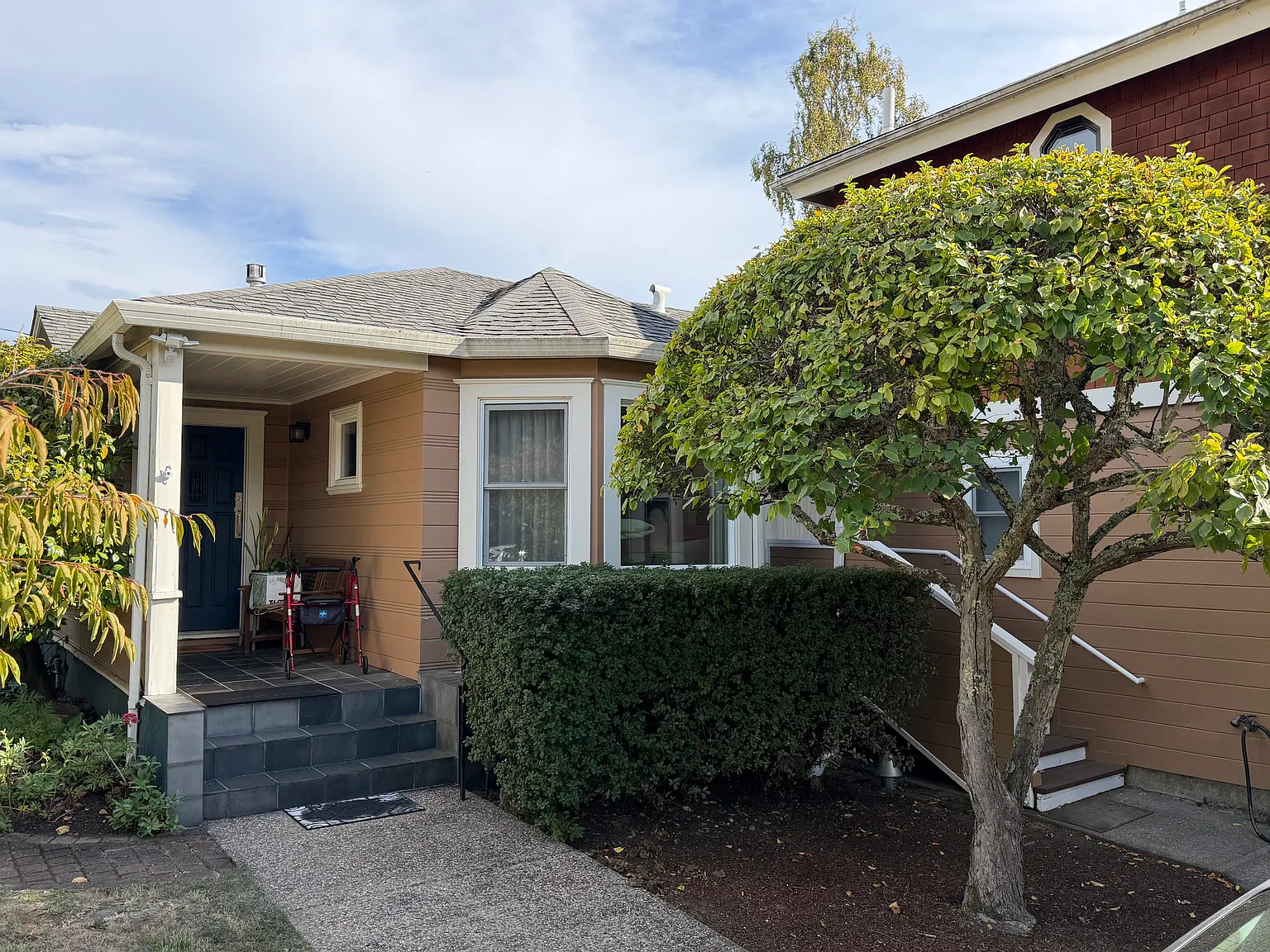 4 bed, 2750 sqft, $10,000 — Photo 2