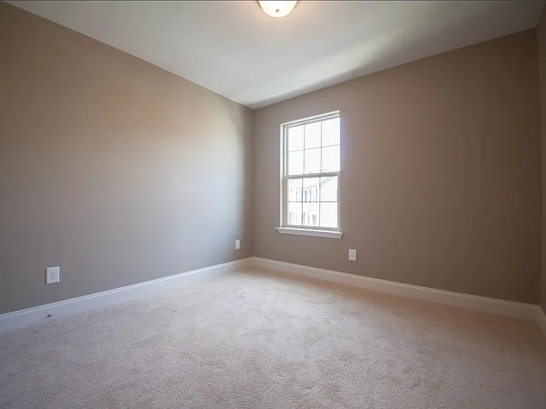527 Vintage Green Ln — Photo 6