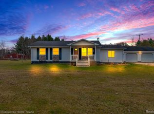 4151 Manning Dr, Fort Gratiot, MI 48059