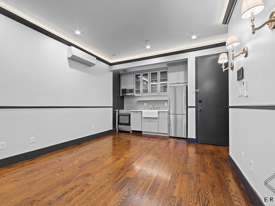 1st image of 920 Pacific St #3R