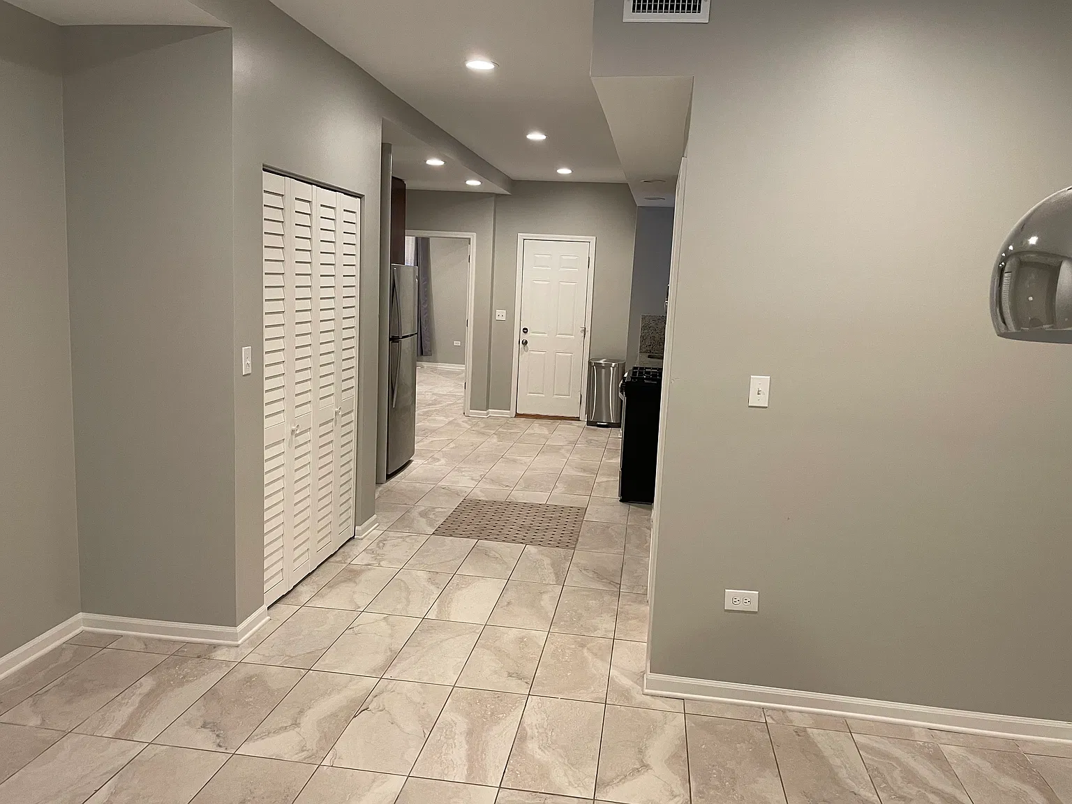 1 bed, 900 sqft, $2,200 — Photo 2