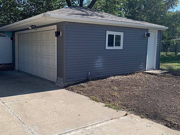 3rd image of 313 Sauganash St