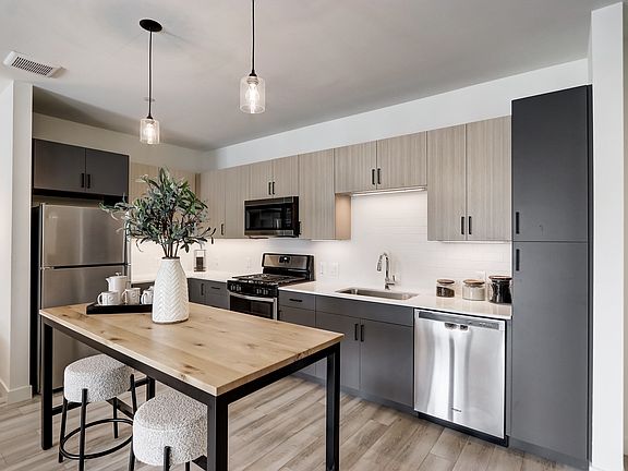 2nd image of 1425 Ellinwood St #545
