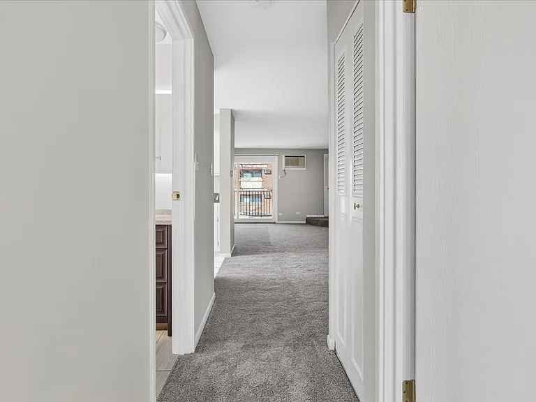 708 W 65th St #6 — Photo 15