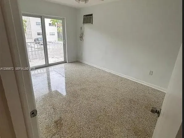 1380 SW 2nd St, Miami, FL