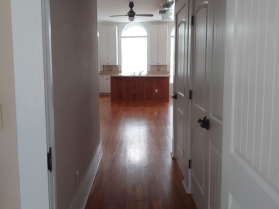 2nd image of 600 Hackberry St APT 1