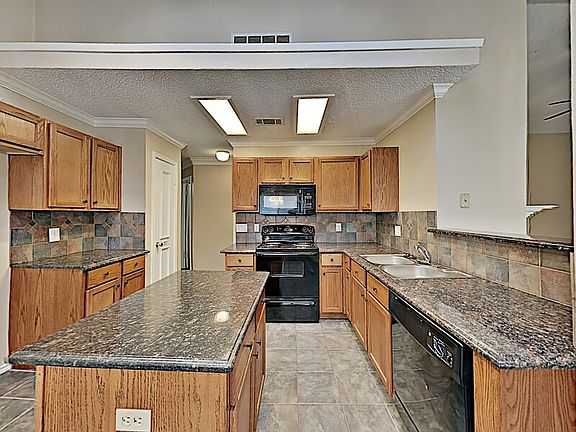 4th image of 3508 Meadowview Dr