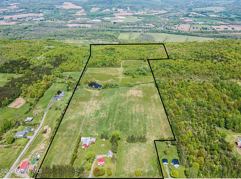 3rd image of 443 Dutch Hill Road