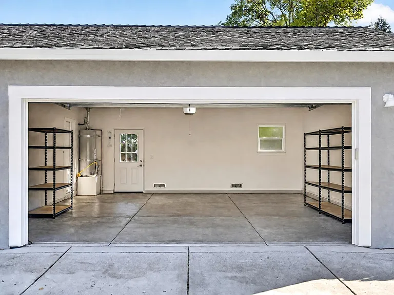 2907 Eccleston Ave — Photo 56