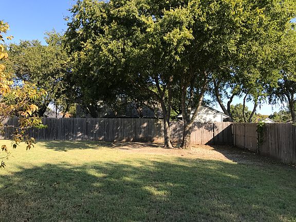 4th image of 804 Park Place Blvd