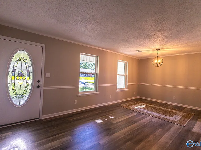 1220 Kathy Ln SW — Photo 4