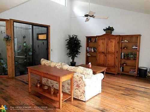 3rd image of 514 Wildwood Ln E #514