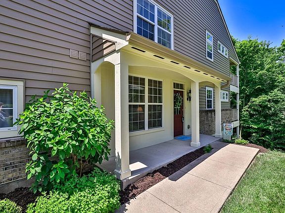 3rd image of 5830 Stonebridge Cir