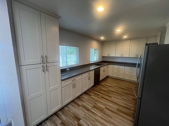 3rd image of 880 San Mateo Ct