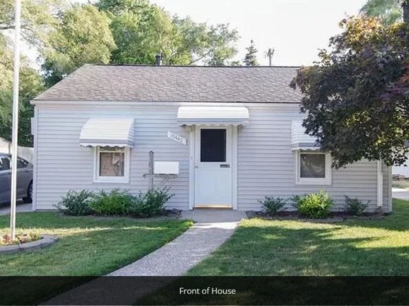 19446 Roscommon St, Harper Woods, MI 48225