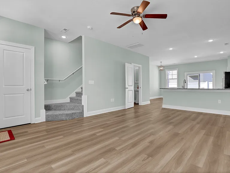 317 Starfish Ln — Photo 2